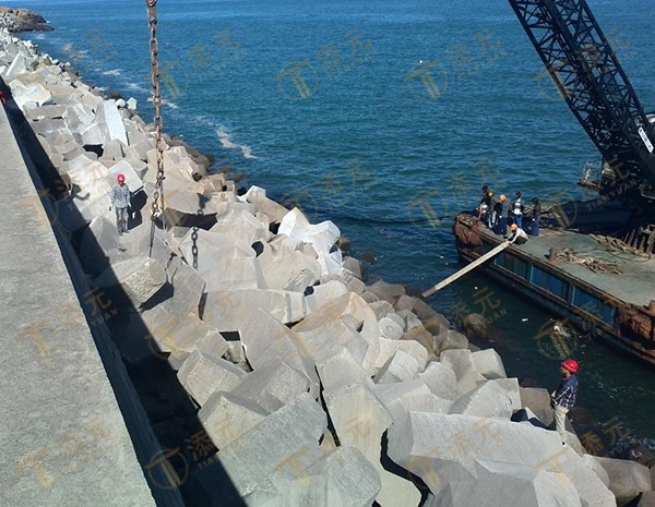 调整块体现场.jpg 调整块体现场.jpg