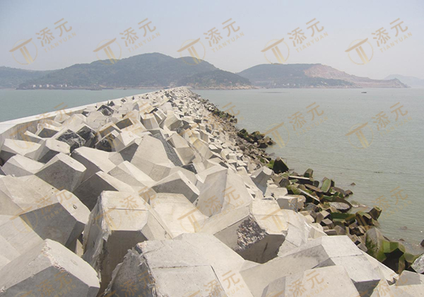 渔港防波堤竣工后的外侧全景.jpg 渔港防波堤竣工后的外侧全景.jpg